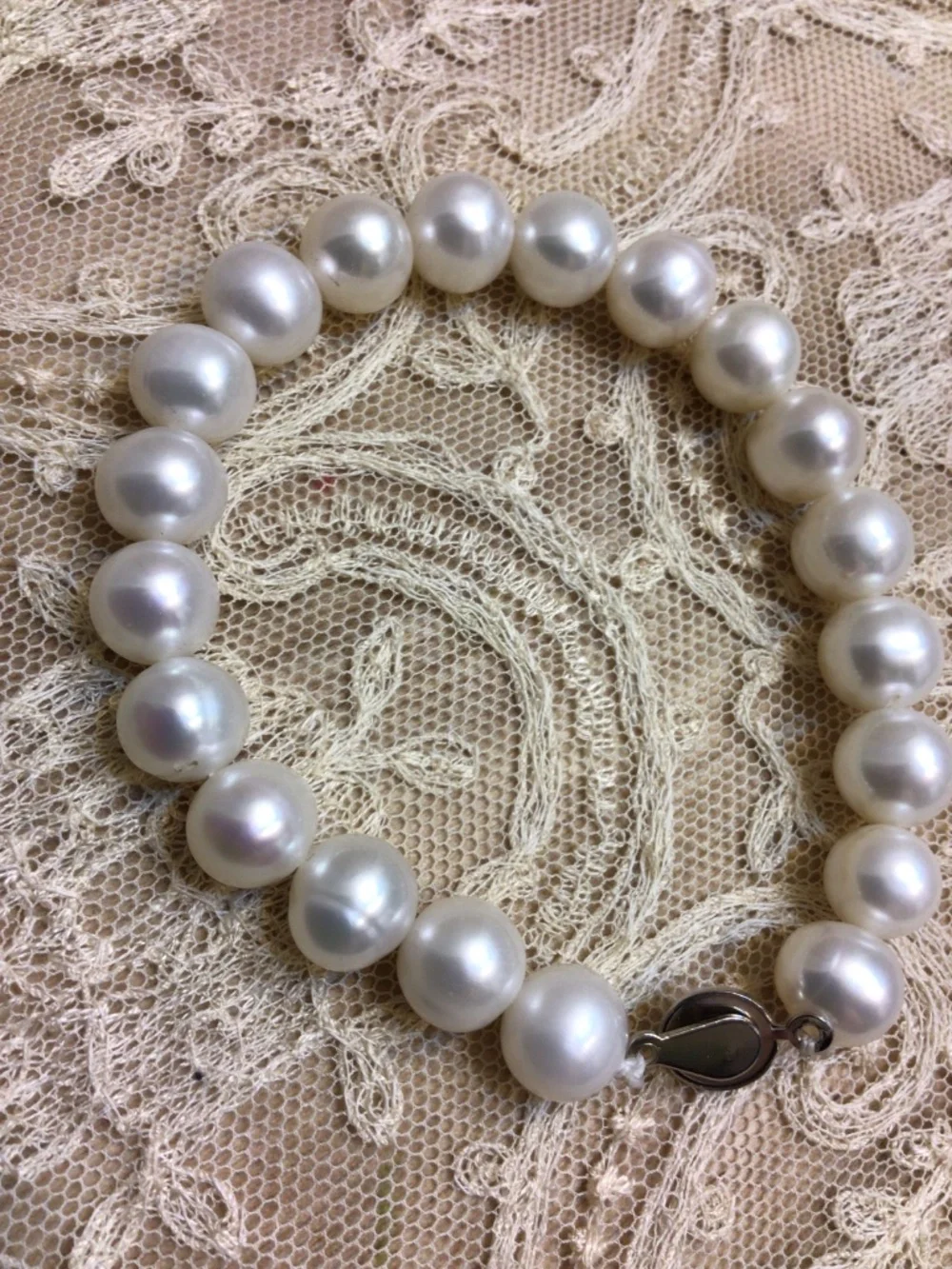 Classic Freshwater White Pearl Bracelet Silver-tone Clasp